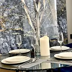 Family Boutique 4 * Lviv