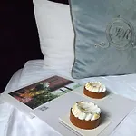 Family Boutique 4 *